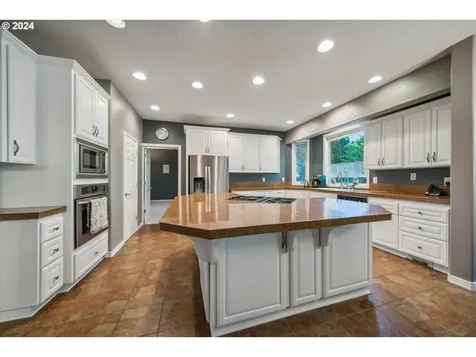 477 Se 70th Avenue Hillsboro OR 97123