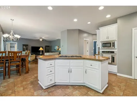 477 Se 70th Avenue Hillsboro OR 97123