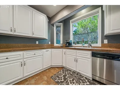 477 Se 70th Avenue Hillsboro OR 97123