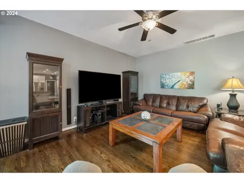 477 Se 70th Avenue Hillsboro OR 97123