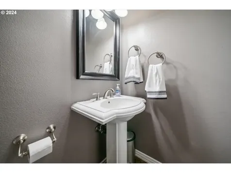 477 Se 70th Avenue Hillsboro OR 97123