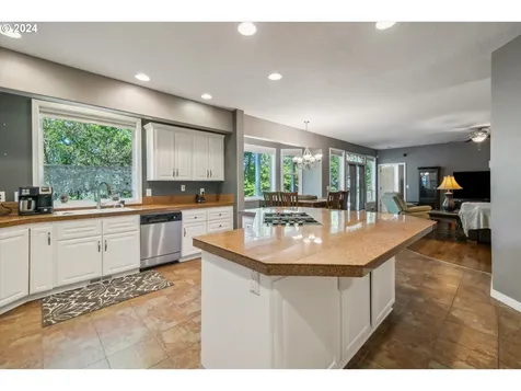 477 Se 70th Avenue Hillsboro OR 97123