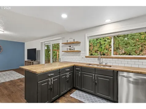 687 SE 35th Avenue Hillsboro OR 97123