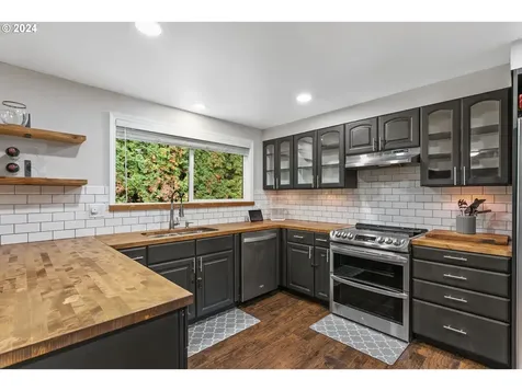 687 SE 35th Avenue Hillsboro OR 97123