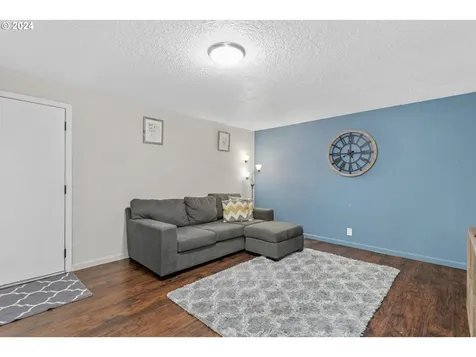 687 SE 35th Avenue Hillsboro OR 97123
