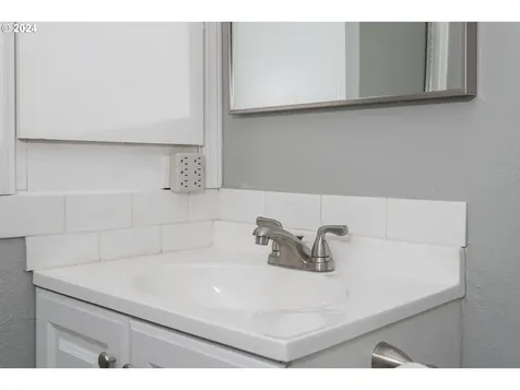 687 SE 35th Avenue Hillsboro OR 97123