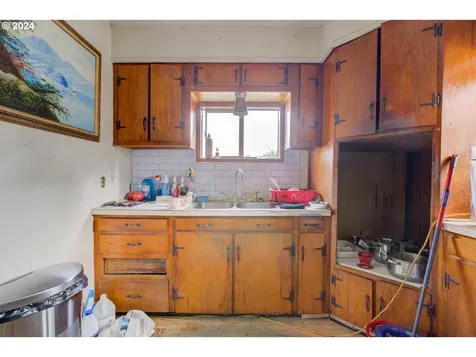 1516 Southwest Boulevard Coos Bay OR 97420