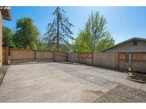 3665 Thames Street Eugene OR 97405