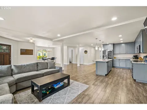 556 Fairway Estates Drive Sutherlin OR 97479