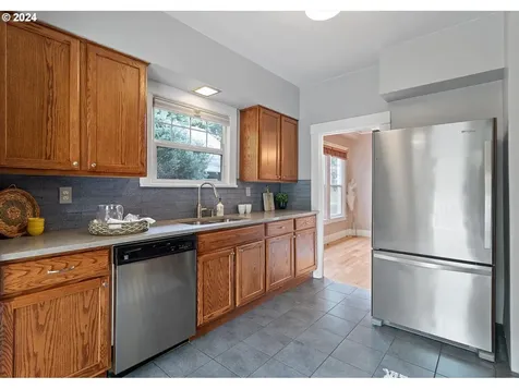 2715 Se 49th Avenue Portland OR 97206
