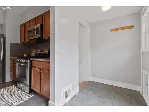 2715 Se 49th Avenue Portland OR 97206