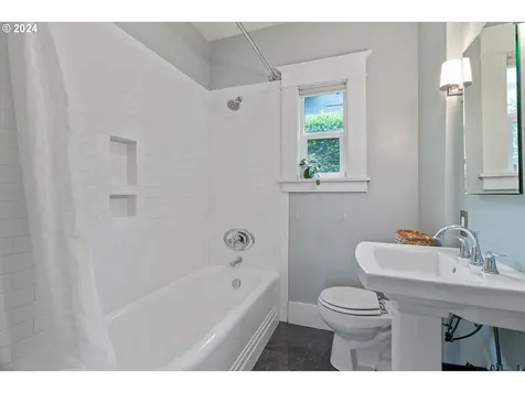 2715 Se 49th Avenue Portland OR 97206