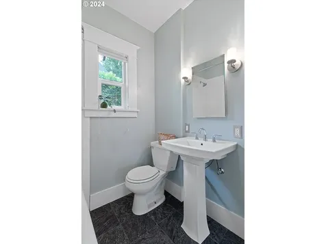 2715 Se 49th Avenue Portland OR 97206