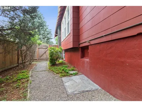 2715 Se 49th Avenue Portland OR 97206