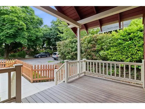 2715 Se 49th Avenue Portland OR 97206