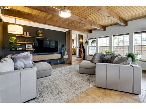 555 E Exeter Street Gladstone OR 97027