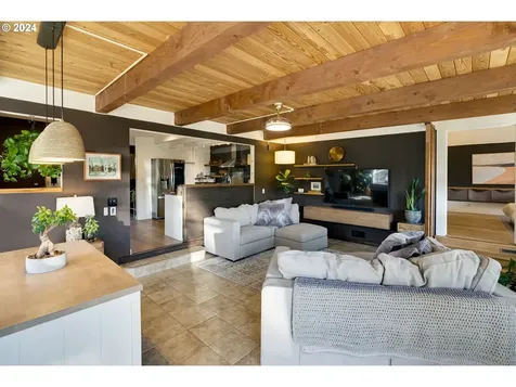 555 E Exeter Street Gladstone OR 97027