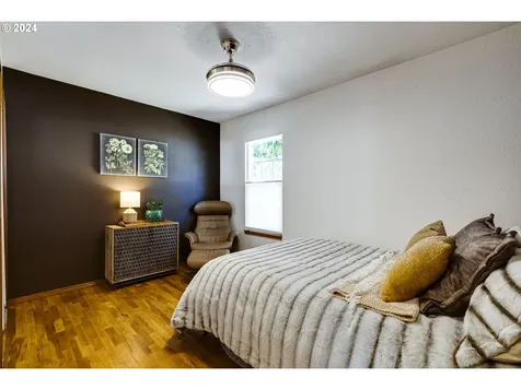 555 E Exeter Street Gladstone OR 97027