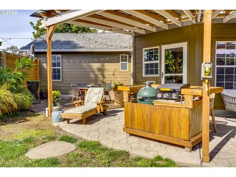 555 E Exeter Street Gladstone OR 97027
