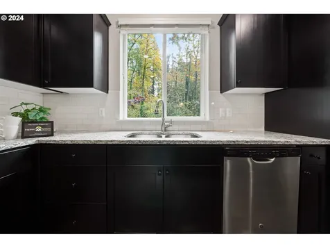 9278 SW Chopin Lane Portland OR 97225