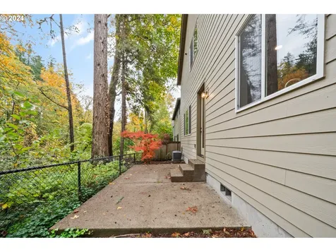 9278 SW Chopin Lane Portland OR 97225
