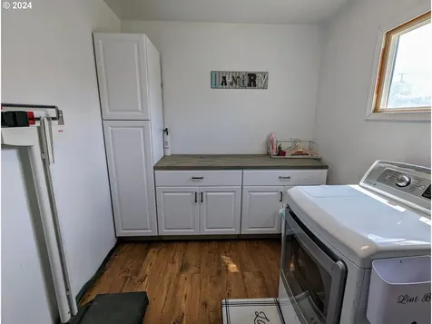 261 Sw Ford Avenue Winston OR 97496