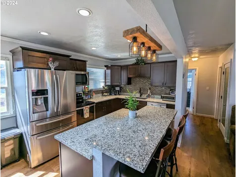 261 Sw Ford Avenue Winston OR 97496