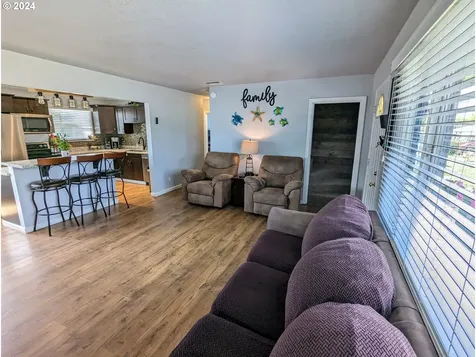 261 Sw Ford Avenue Winston OR 97496