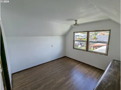 261 Sw Ford Avenue Winston OR 97496