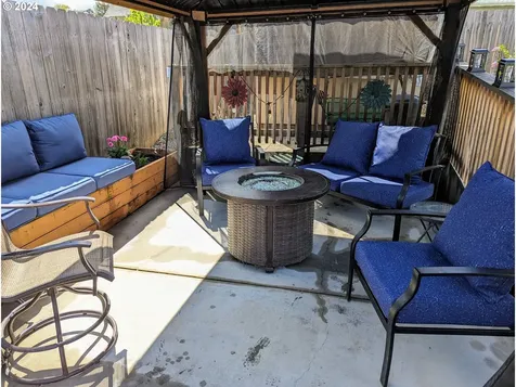 261 Sw Ford Avenue Winston OR 97496