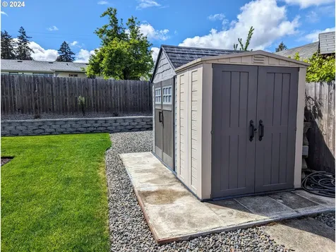 261 Sw Ford Avenue Winston OR 97496