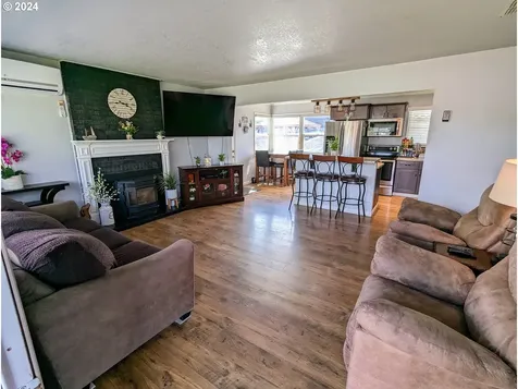 261 Sw Ford Avenue Winston OR 97496