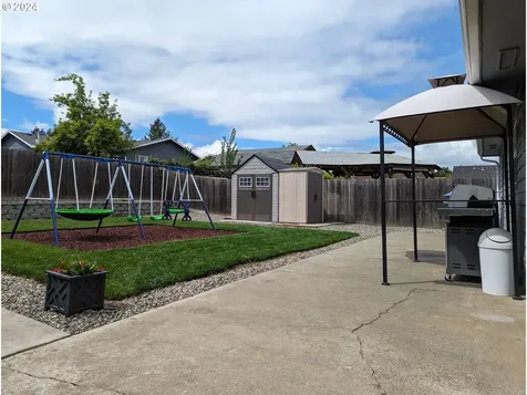 261 Sw Ford Avenue Winston OR 97496