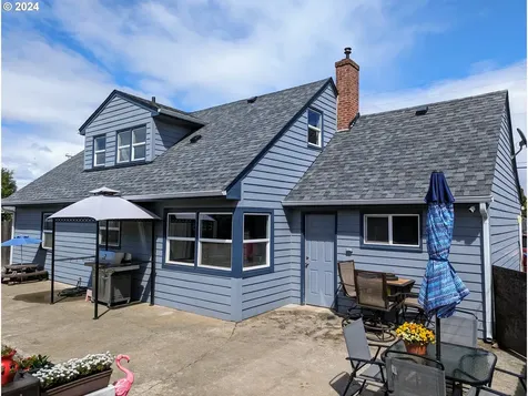 261 Sw Ford Avenue Winston OR 97496