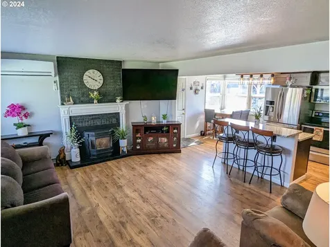 261 Sw Ford Avenue Winston OR 97496