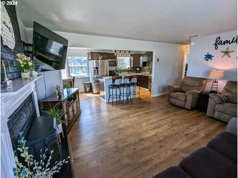 261 Sw Ford Avenue Winston OR 97496