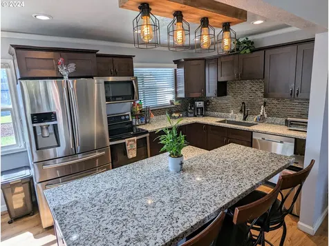 261 Sw Ford Avenue Winston OR 97496