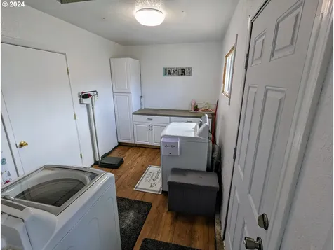 261 Sw Ford Avenue Winston OR 97496