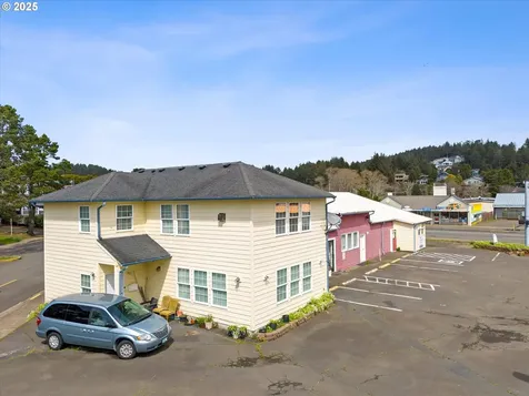 4787 SW Highway 101 Lincoln City OR 97367