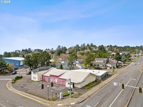 4787 SW Highway 101 Lincoln City OR 97367