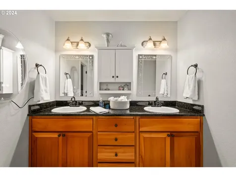 14301 NW 25th Court Vancouver WA 98685