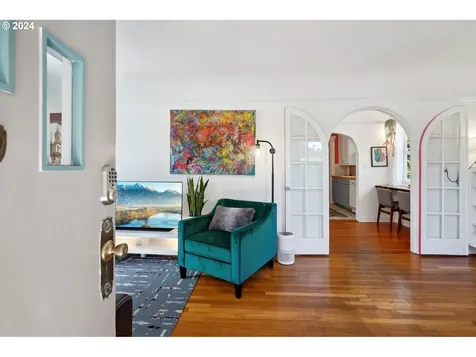 1279 SW Taylors Ferry Road Portland OR 97219