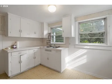 5132 SW Freeman Court Portland OR 97219
