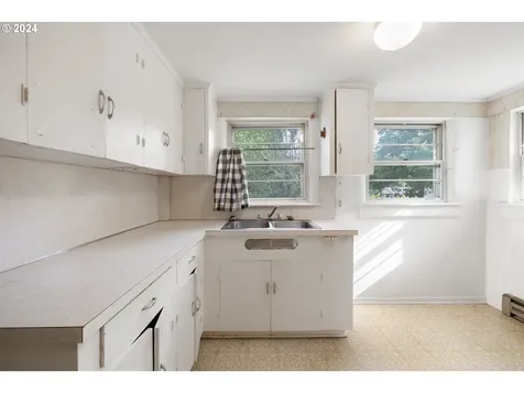 5132 SW Freeman Court Portland OR 97219