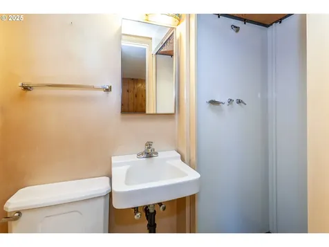 2604 SW Mitchell Court Portland OR 97239