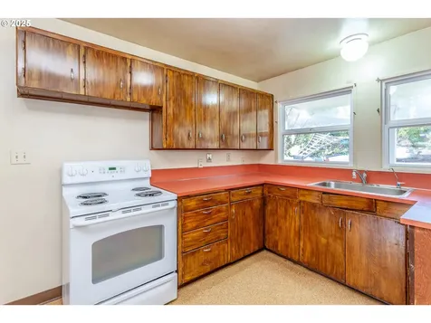 2604 SW Mitchell Court Portland OR 97239