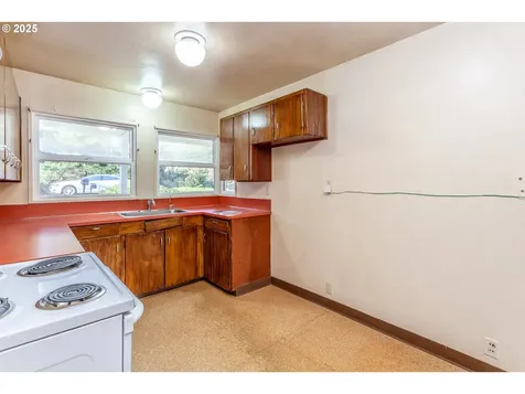 2604 SW Mitchell Court Portland OR 97239