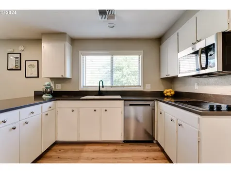 216 Woodlane Drive Springfield OR 97477