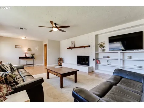 216 Woodlane Drive Springfield OR 97477