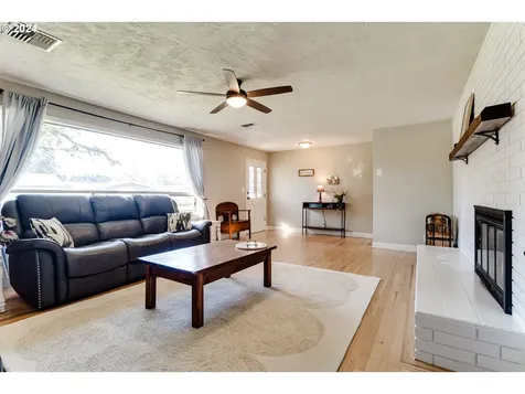 216 Woodlane Drive Springfield OR 97477